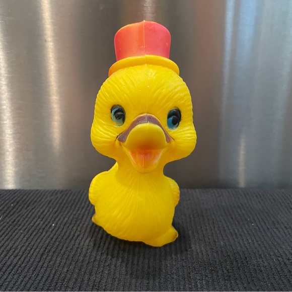 Vintage 60's~70's Carnival Toy Plastic Yellow Duck with Red Top Hat - Picture 2 of 6